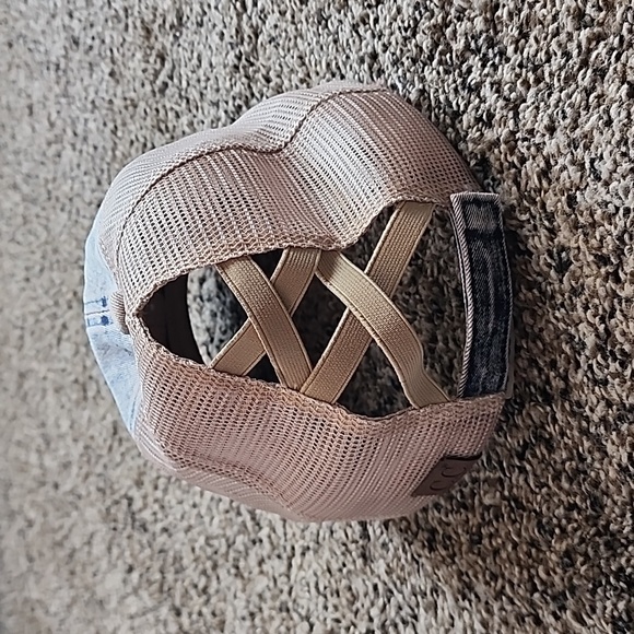 C.C high ponytail hat - Picture 2 of 4